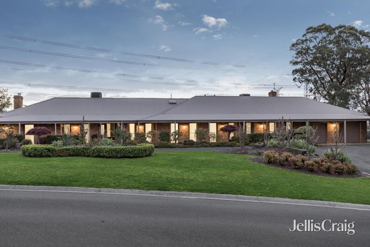 2 Arnold Drive Donvale 3111