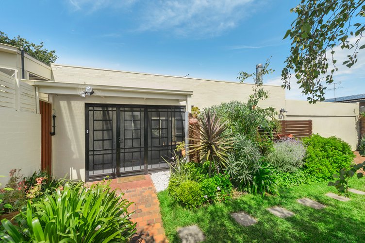 2 Blossom Court Doncaster 3108