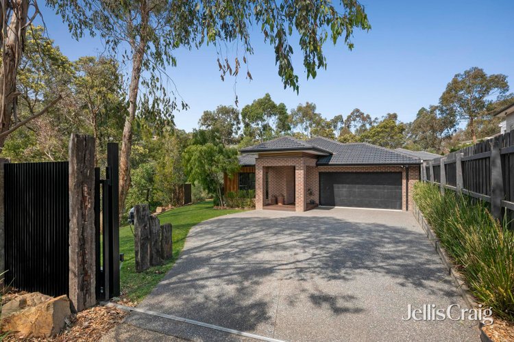 2 Bushland Grove Lilydale 3140