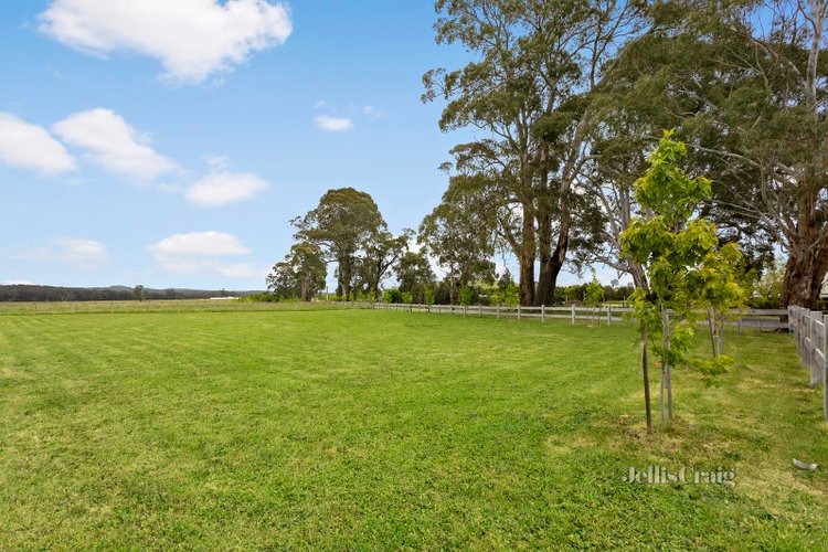 2 Collins Road Glenlyon 3461