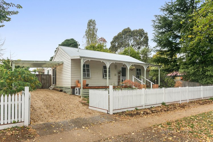 2 Cosmo Road Trentham 3458