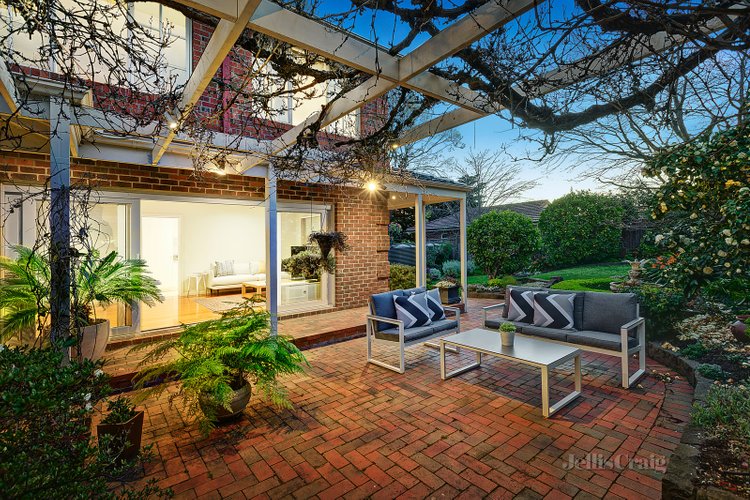 2 Elwood Street Surrey Hills 3127