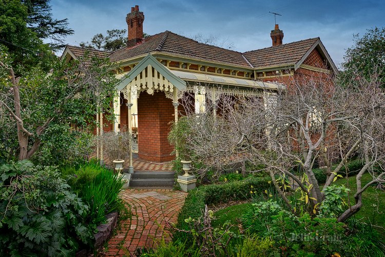 2 Fernhurst Grove Kew 3101