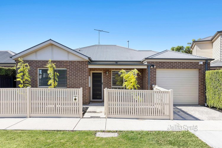 2 Gladstone Street Hamlyn Heights 3215