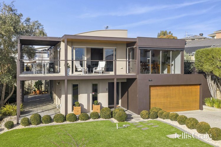 2 Greenwich Grange Highton 3216