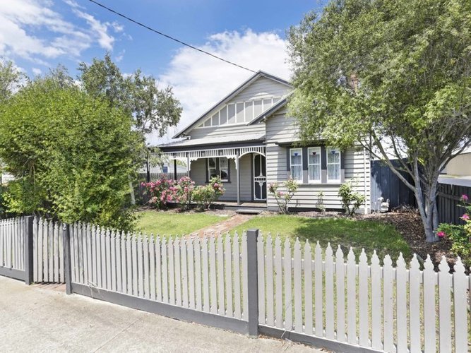 2 Gurr Street East Geelong 3219