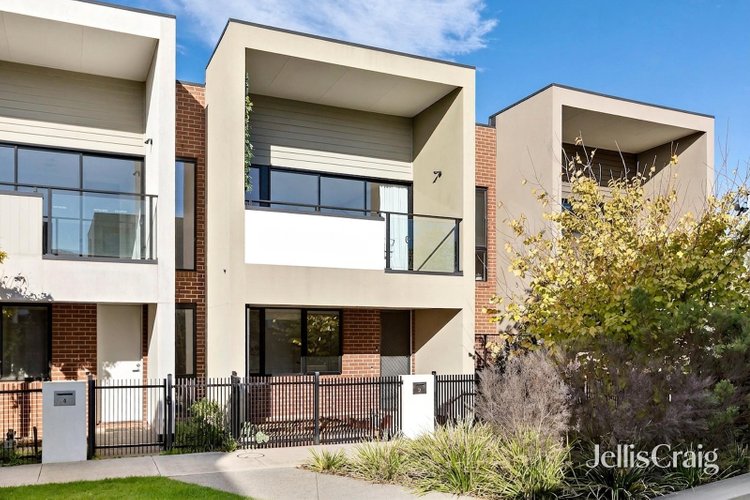2 Hangar Walk Braybrook 3019