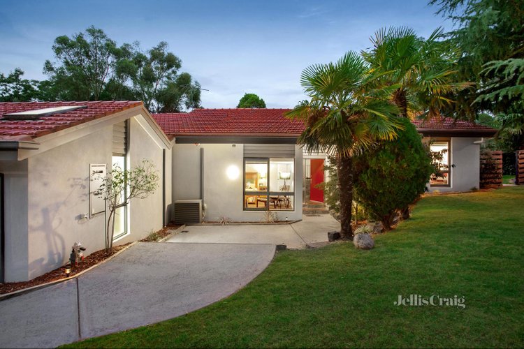 2 Howgate Court Eltham 3095