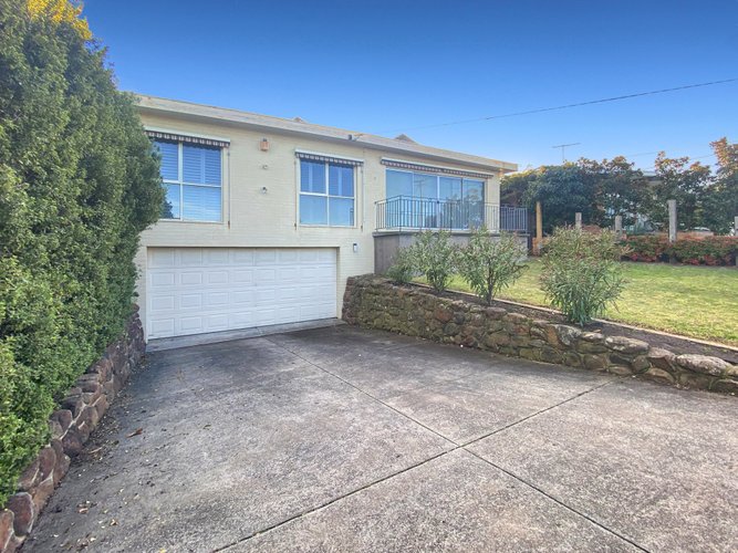 2 Kirriemuir Street Hamlyn Heights 3215