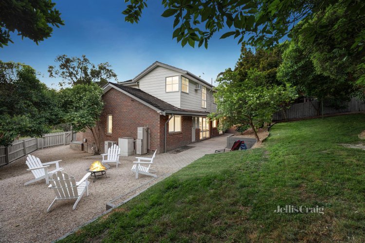 2 Leane Drive Eltham 3095