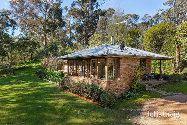 2 Llewellyn Road Golden Point 3451