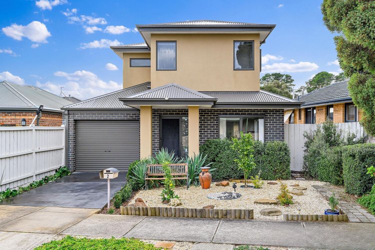 2 Longfellow Avenue  Mooroolbark 3138