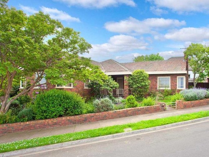 2 Myross Avenue Ascot Vale 3032