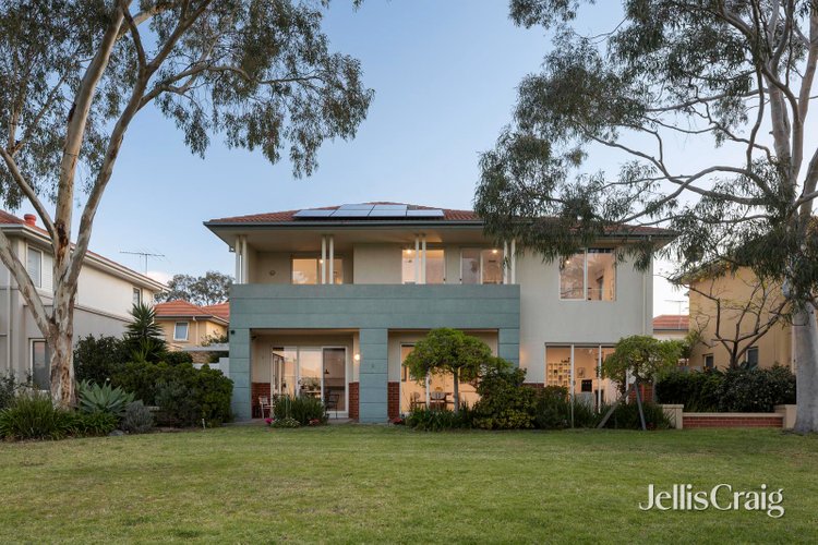 2 Narooma Place Port Melbourne 3207
