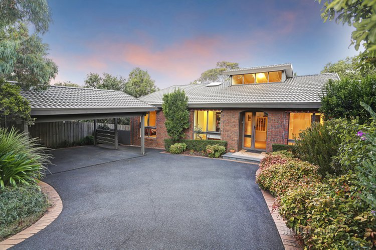 2 Nurla Place St Helena 3088