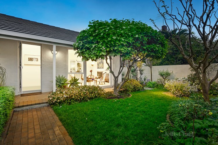 2 Nyora Street Malvern East 3145
