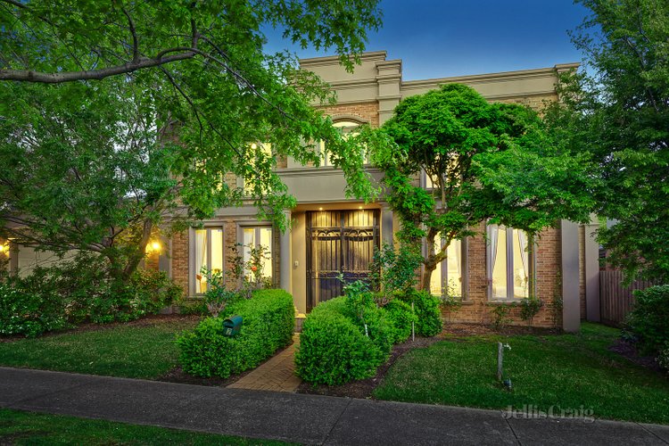 2 Oak Street Surrey Hills 3127