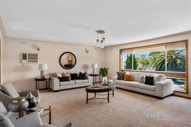 2 Paramount Avenue Blackburn South 3130