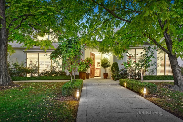 2 Pine Ridge Donvale 3111
