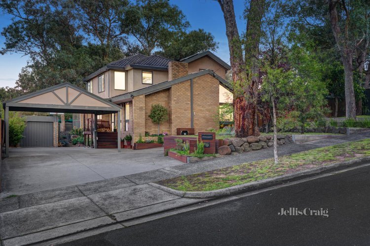 2 Pinnaroo Court Greensborough 3088