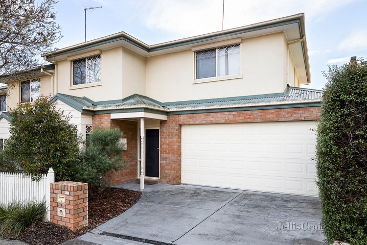 2 Railway Road Eltham 3095