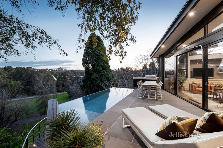 2 Riversdale Court Hawthorn 3122