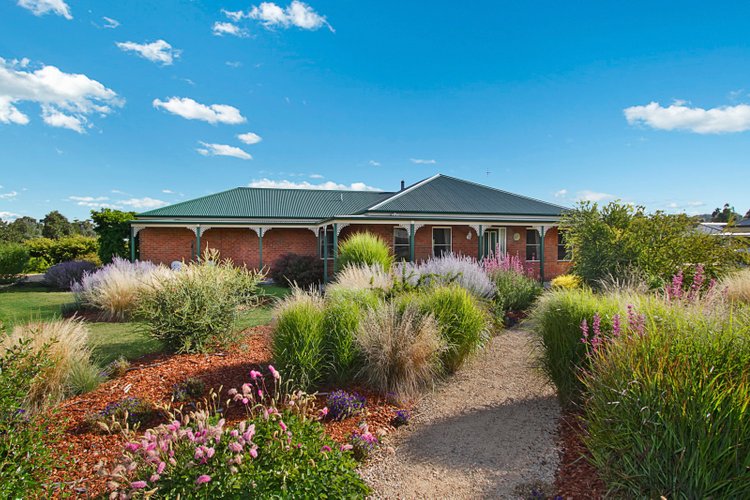 2 Rocke Court Trentham 3458