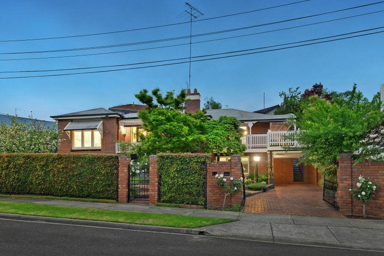 2 Smiley Crescent Essendon West 3040