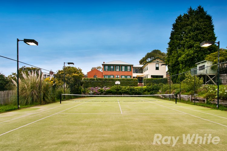 2 Tom Begg Court Wheelers Hill 3150