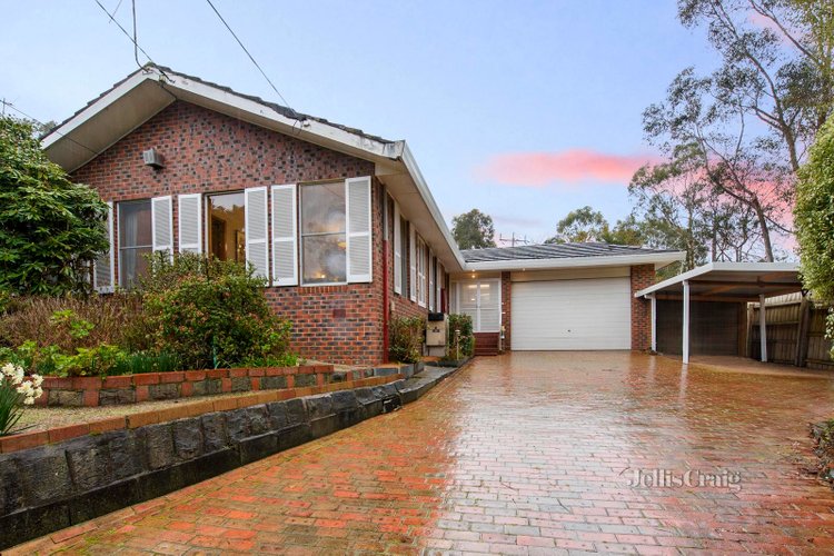 2 Warnes Road Mitcham 3132