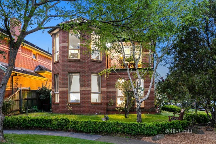 2 West Court Williamstown 3016