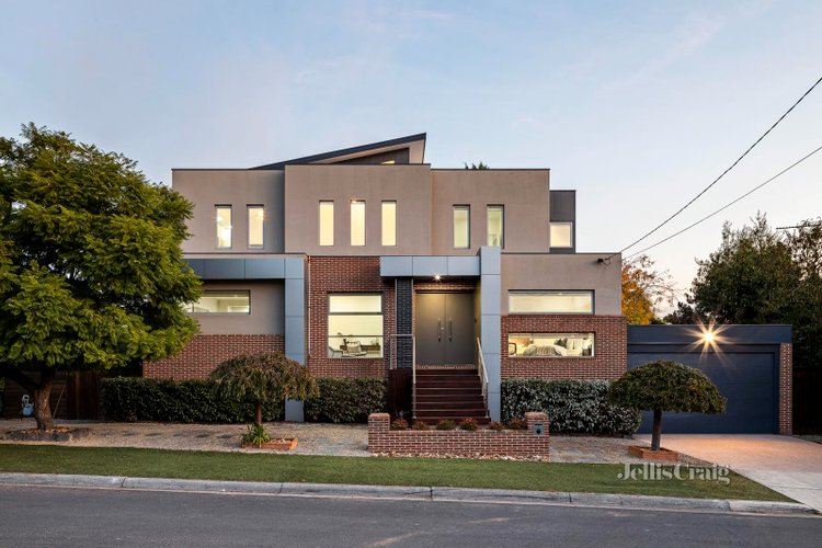 2 Woodvale Grove Essendon 3040