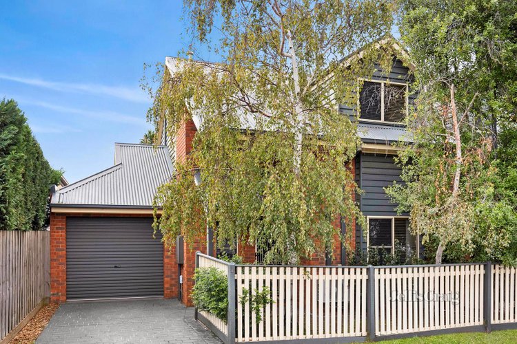 20 Anglesea Terrace Geelong West 3218
