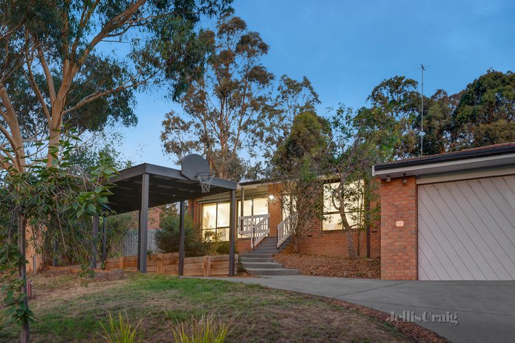 20 Balmoral Circuit Eltham 3095