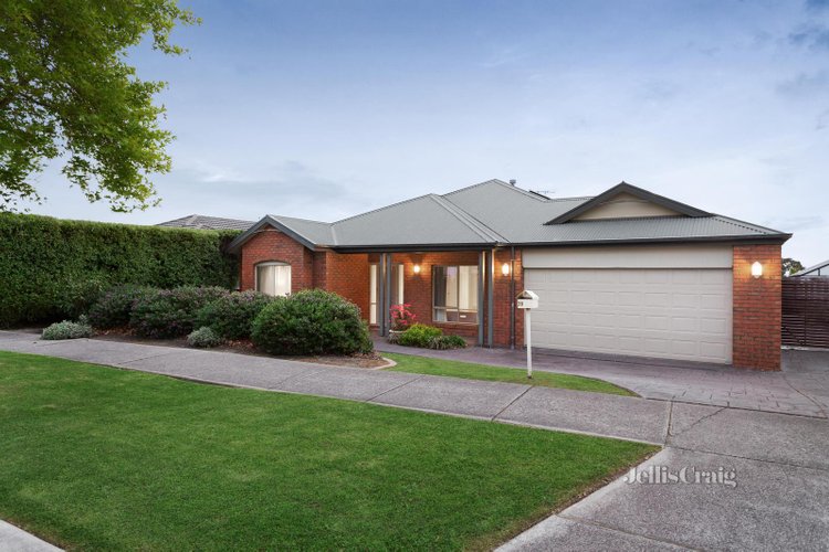 20 Thoroughbred Boulevard Doreen 3754