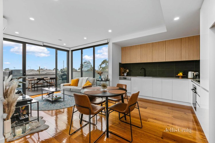 201 342 Melbourne Road Newport 3015