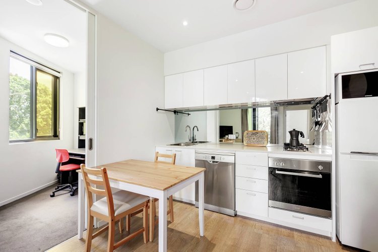 201/81 Cemetery Road Carlton 3053