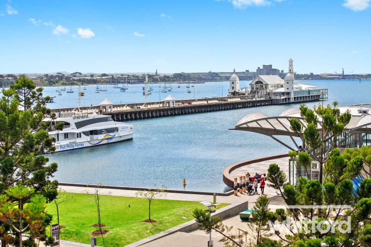 202/6-8 Eastern Beach Road, Geelong