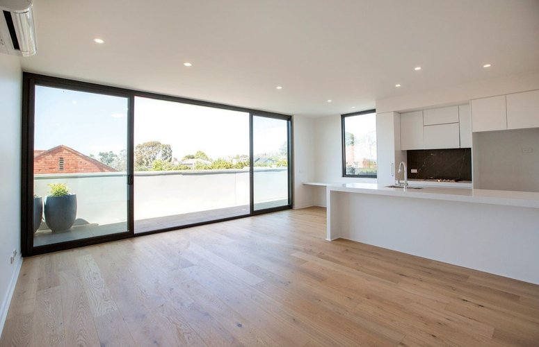 202/687 Toorak Road Kooyong 3144