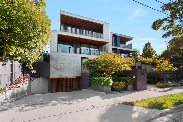 203/21 Riversdale Road Hawthorn 3122