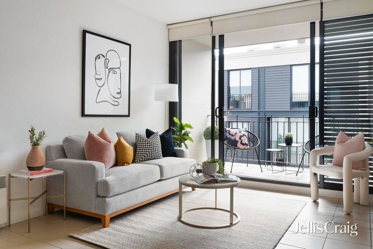 205 33 Cliveden Close East Melbourne 3002