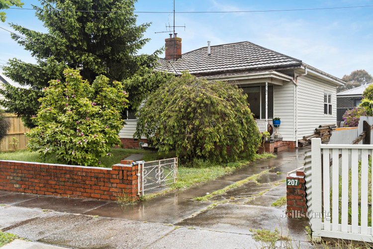 207 Clayton Street Canadian 3350