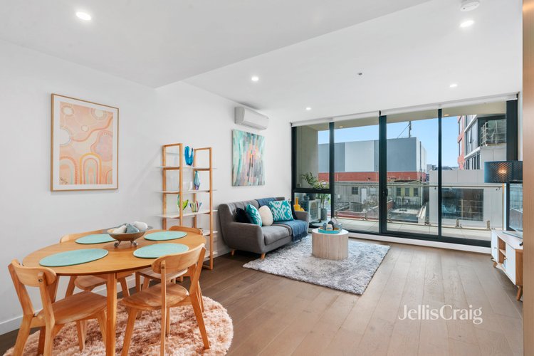 207/1060 Dandenong Rd  Carnegie 3163