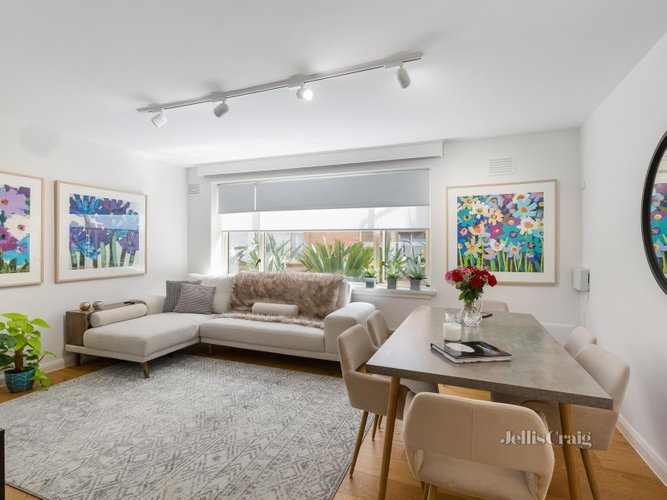 20 92 The Avenue Parkville 3052