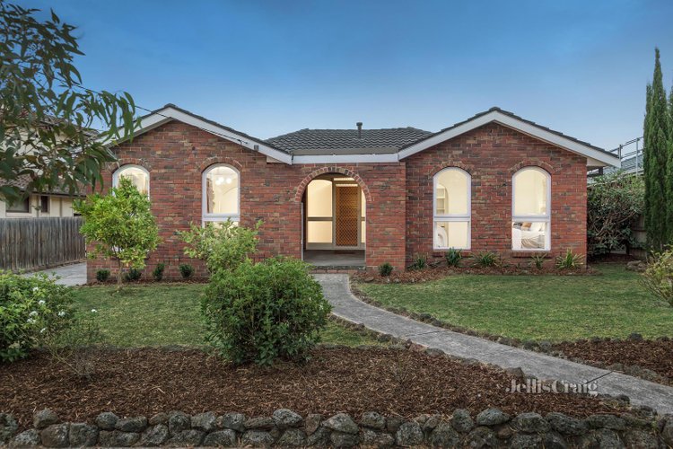 21 Chivalry Avenue Glen Waverley 3150