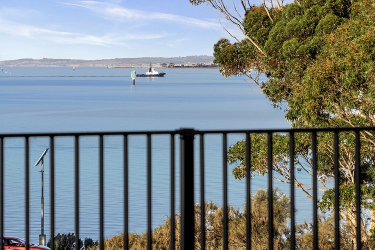 2/1 Convent Place, Rippleside
