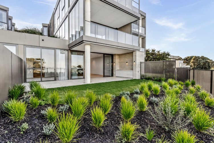 2/1 Convent Place, Rippleside