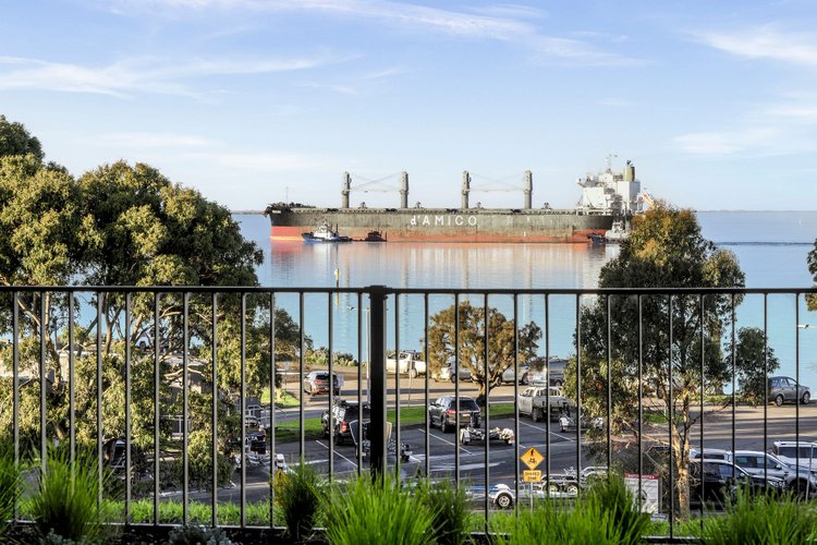 2/1 Convent Place, Rippleside
