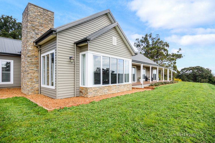 21 Coorabin Drive Brown Hill 3350
