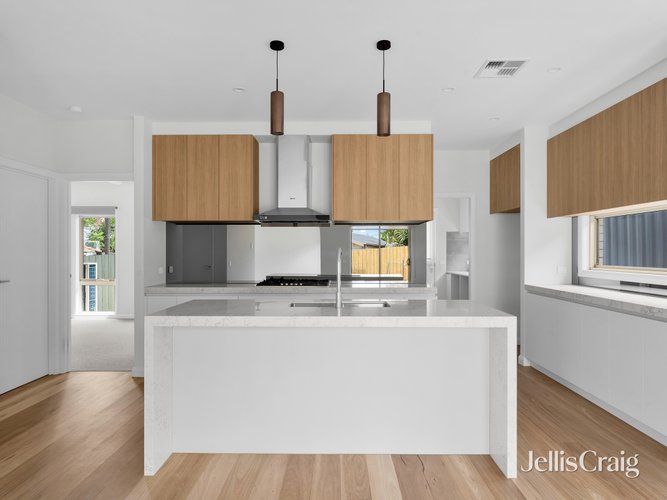 2/1 Cora Court Mount Waverley 3149